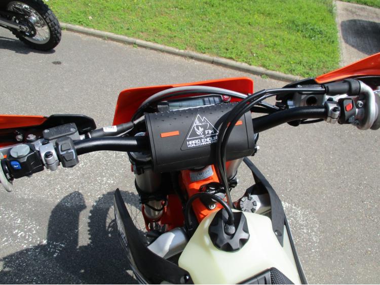 KTM 300 EXC HARDENDURO 2025 44h à partir de 192€/mois*