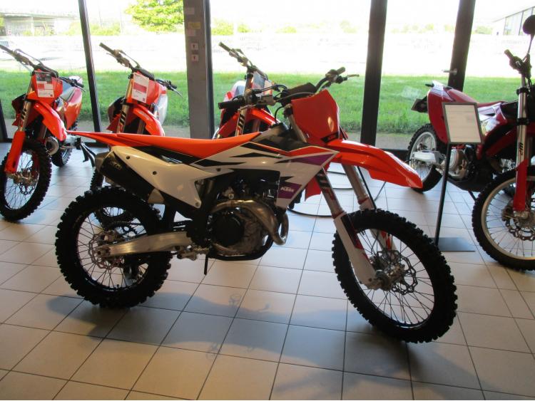 KTM 450 SX-F 2024 1h à partir de 165e/mois*