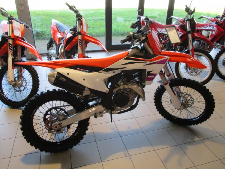 KTM 450 SX-F 2024 1h à partir de 165e/mois*