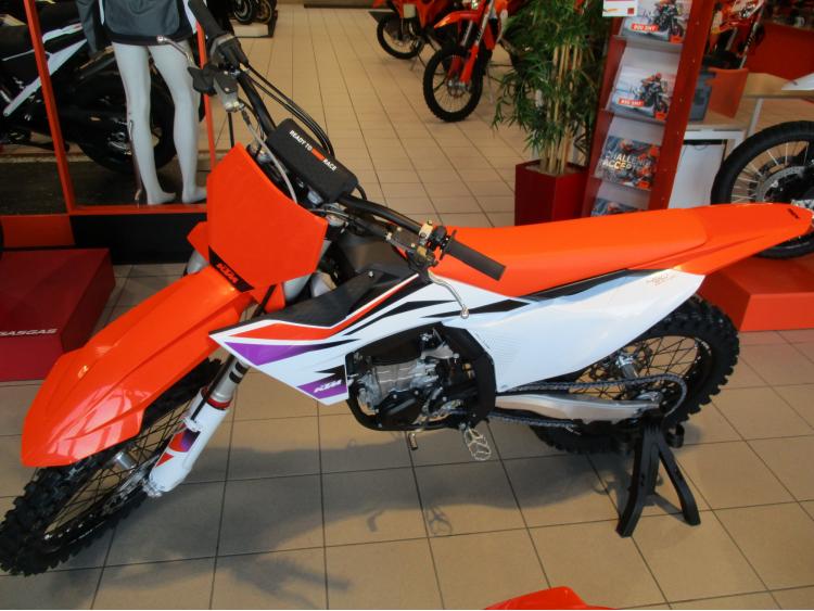 KTM 450 SX-F 2024 1h à partir de 165e/mois*