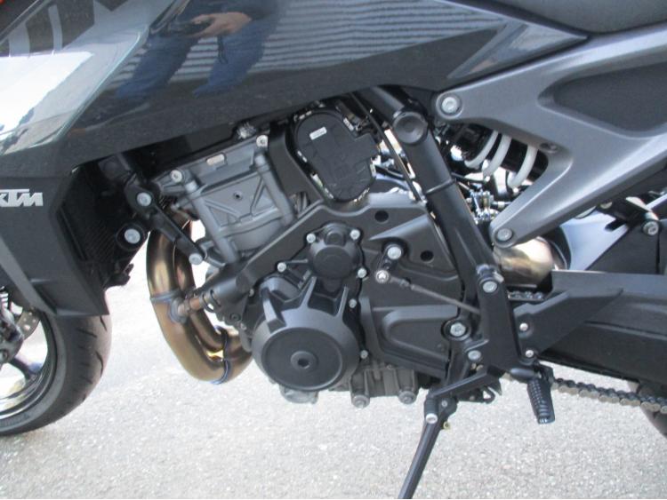 KTM 990 DUKE 2024 à partir de 176e/mois*